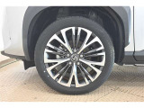純正なので車に似合うデザインになっていますね。スタッドレスタイヤもご相談下さい。