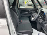 運転席まわりは、使用感も少なく良好な状態です。