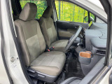 運転席シート廻りは使用感も少なく、良好な状態となっています。前オーナー様が丁寧に使っていたことがよくわかりますね。