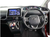 見通しのよいすっきりとした視界で、誰でも運転しやすいです。運転のしやすさは疲れにくさにも繋がりますよ♪