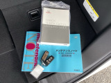 メンテナンスノート【整備記録簿】、取説も揃っています。スマートキーはバッグなどにしまったままボタン操作でエンジンの始動・停止ができて大変便利です。