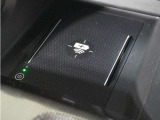 ◆ワイヤレス充電器◆ワイヤレス充電対応のスマートフォンを置くだけで充電が可能でとても便利な機能です。