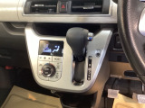 運転席周辺のスマートなレイアウトが、操作のしやすさを実現。快適なドライブをサポートします。