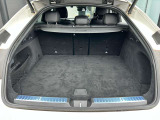 納車前には、メーカー規定に基づき、認定中古車ならではのしっかりとした整備をしてからご納車させて頂きます。熟練のメカニックがお客様に届く事を思い、1台1台入念に点検、整備致します。