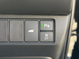 パワーテールゲートの開閉、横滑りを防ぐVSA等のスイッチ類は運転席の右側、手の届きやすい位置にあります。