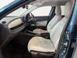 助手席も落ち着いて乗車いただけます。