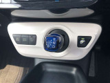操作しやすいATシフトです。 シフトチェンジを気にしなくていいので運転だけに集中できますね。 自然と手に届くところにある、手になじむ形状のシフトノブがいいですね。