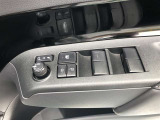 電動格納式ドアミラー付き。 狭い駐車場へ停めた時に、ボタン1つで左右のミラーをたたむ事ができます。