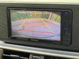 【バックカメラ】駐車時に後方がリアルタイム映像で確認できます。大型商業施設や立体駐車場での駐車時や、夜間のバック時に大活躍!運転スキルに関わらず、今や必須となった装備のひとつです!
