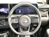 インテリアに合わせたデザインのステアリングは、運転される方のことも考え、運転しやすい形状、大きさです。是非一度、実際に触ってお確かめください。