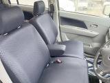 運転席まわりには十分なスペースがあり、大柄な方でもゆったり運転していただける環境です。