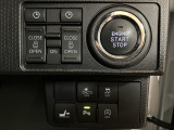 リヤのスライドドアを電動で開閉することが可能になっています☆運転席からもリモコンキーからもドアのハンドルからも開閉が可能です☆