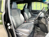 運転席シート廻りは使用感も少なく、良好な状態となっています。前オーナー様が丁寧に使っていたことがよくわかりますね。