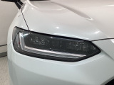 LEDヘッドライトは、点灯の瞬間から最大光量を発揮し、突然暗くなるトンネルなどでの安定感を高めます。