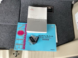 メンテナンスノート【整備記録簿】、取説も揃っています。スマートキーはバッグなどにしまったままボタン操作でエンジンの始動・停止ができて大変便利です。