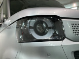 LEDヘッドライトは、点灯の瞬間から最大光量を発揮し、突然暗くなるトンネルなどでの安定感を高めます。