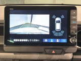 リバースギアに入れるだけで後方の表示へ切り替わります。夜間や雨の日の駐車も楽になりますよ。
