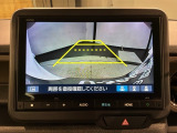 リバースギアに入れるだけで後方の表示へ切り替わります。夜間や雨の日の駐車も楽になりますよ。
