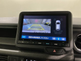 リバースギアに入れるだけで後方の表示へ切り替わります。夜間や雨の日の駐車も楽になりますよ。