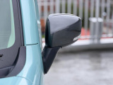 狭い駐車場でも安心。スイッチ操作だけでドアミラーの格納展開が可能。電動格納式リモコンドアミラー!
