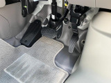 弊社には中古車の目利きのプロ「スズキ認定検査員」が多数在籍