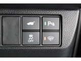 パワーテールゲートやパーキングセンサーなどの安全装備がついております。