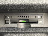 【ETC】有料道路を利用する際に料金所で停止することなく通過できる、ETC車載器(ノンストップ自動料金収受システム機器)が装備されています。セットアップを行うことで利用可能になります。