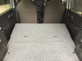 リヤシートを倒すと大きな荷物も搭載可能です。