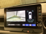 リバースギアに入れるだけで後方の表示へ切り替わります。夜間や雨の日の駐車も楽になりますよ。