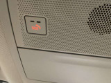 エアバッグ作動時や後突時、もしくは車内のSOSボタンを押した際に緊急通報オペレーターに連携し、救急・警察を手配します。更にオペレーターにも連携、お客様のご要望に応じてロードサービスの手配を行います。