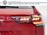 【テクノロジーパッケージ】流れるリヤウィンカーを特別装備。スタイリッシュと高級感を演出します。