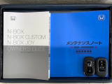 スマートキーは鍵をバッグに入れたままでもドアロックの開閉やエンジンのON・OFFができます。夜間や雨の日も鍵を探さなくて良いので便利です。