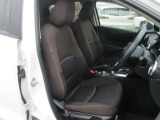 体を包み込むように運転のサポートしてくれるマツダのシート。快適な運転をお楽しみください。