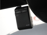 ◆ドライブレコーダー◆映像・音声などを記録する自動車用の装置です。 もしもの事故の際の記録はもちろん、旅行の際の思い出としてドライブの映像を楽しむことができます。