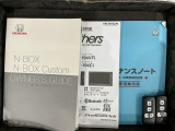 スマートキーは鍵をバッグに入れたままでもドアロックの開閉やエンジンのON・OFFができます。夜間や雨の日も鍵を探さなくて良いので便利です。