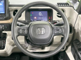 インテリアに合わせたデザインのステアリングは、運転される方のことも考え、運転しやすい形状、大きさです。是非一度、実際に触ってお確かめください。