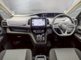 全方位で視界が広い、気持ちがよくて運転がしやすいインテリア