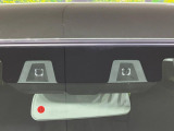 【スズキ セーフティサポート】走行中に前方の車両等を認識し、衝突しそうな時は警報とブレーキで衝突回避と被害軽減をアシスト。より安全にドライブをお楽しみいただけます。