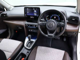 高いホールド性で運転姿勢が安定します。長距離ドライブでも疲れにくいのが魅力です。快適なドライビングライフをお送りください♪