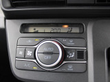 オートエアコンのお車ですので室内の温度をスムーズに調整してくれます♪