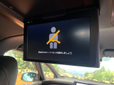 【フリップダウンモニター】大画面モニターで後席でもエンタメをお楽しみいただけます。小さなお子様にも大人気の装備です♪
