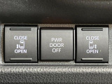 【両側パワースライドドア】スマートキーや運転席のスイッチで後席両側スライドドアの開閉が可能♪電動だから力を入れてドアを開ける必要が無く、小さなお子様でも簡単に開け閉めでき快適です♪