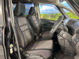 運転席まわりには十分なスペースがあり、大柄な方でもゆったり運転していただける環境です。