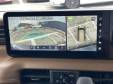 アラウンドビューモニターが進化して3D表示ができるようになりました!混雑する駐車場などでもクルマの周囲が8つの視点から見えるので、安心して発進できます。