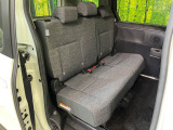 後部座席も気になるようなキズ・汚れやへたり等、大きなダメージはなく、良好な状態です。