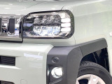 【LEDヘッドライト】悪天候や夜間走行時も良好な視界を確保し安心して運転できる高輝度LEDヘッドライトを装備!点灯速度が早く、消費電力も抑えられています。