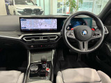 コックピットは、BMWらしくセンター・コンソールがドライバーに向けて傾けられた設計になっています。
