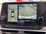 アラウンドビューモニターです!上空から貴方のお車をモニタニングしている様に車両の周りの安全確認が出来ます!
