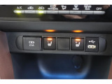 シートヒーターは、エアコンで車内を温めるよりも早くシートが温まるので、寒い季節も快適になります。