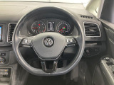 ◆クルーズコントロールにレーダーセンサーを組み合わせ、先行車を測定し設定されたスピードを上限に自動で加減速を行います。一定の車間距離を維持することで、長距離走行でのドライバーの疲労を低減させます。